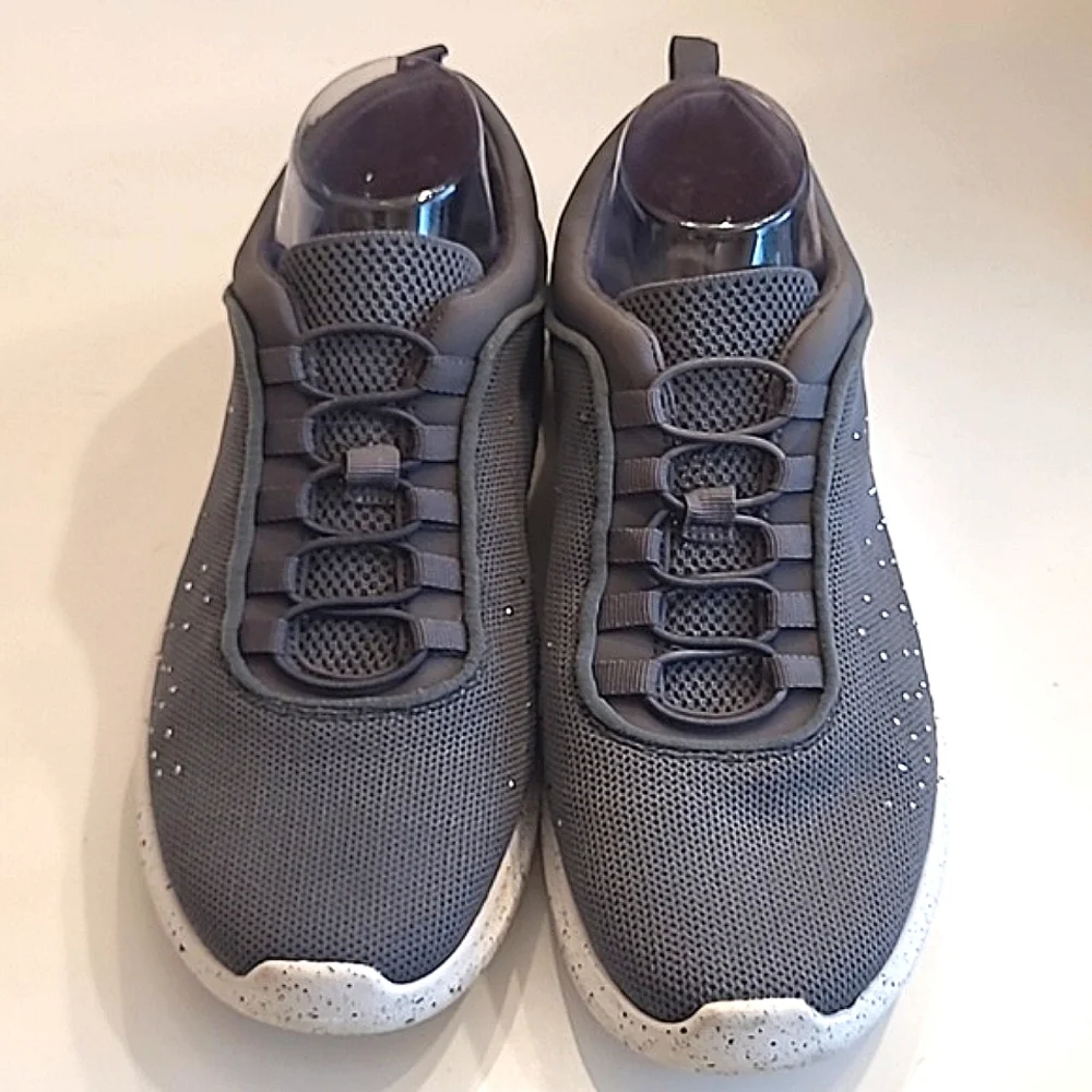 Clarks Nova Step Sneaker Pull On Moisture Wicking Bungee Laces Stretchy Low Top